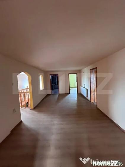 Casă cu 10 camere cu Teren 1200 Mp în Rădăuți