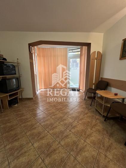 Spațiu comercial, de 44.909999847412 mp, în Central