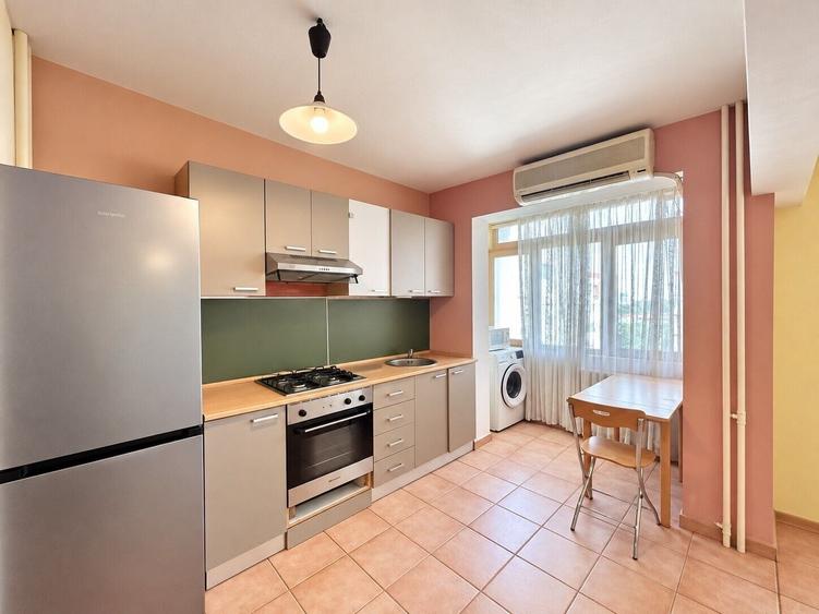 Apartament cu 3 camere decomandat, mobilat în 1 Mai