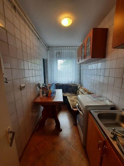 Apartament cu 3 camere semidecomandat în Dărmănești