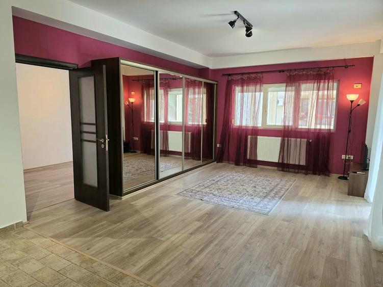 Apartament cu 2 camere decomandat în Roșu