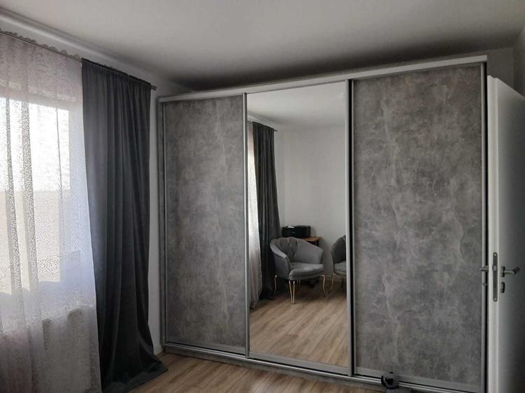 Apartament cu 3 camere decomandat în Păulești