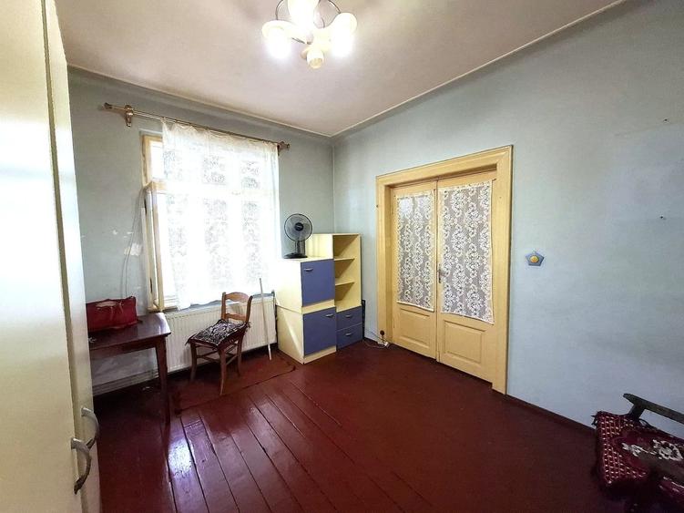 Casă cu 2 camere cu Teren 200 Mp în Titulescu