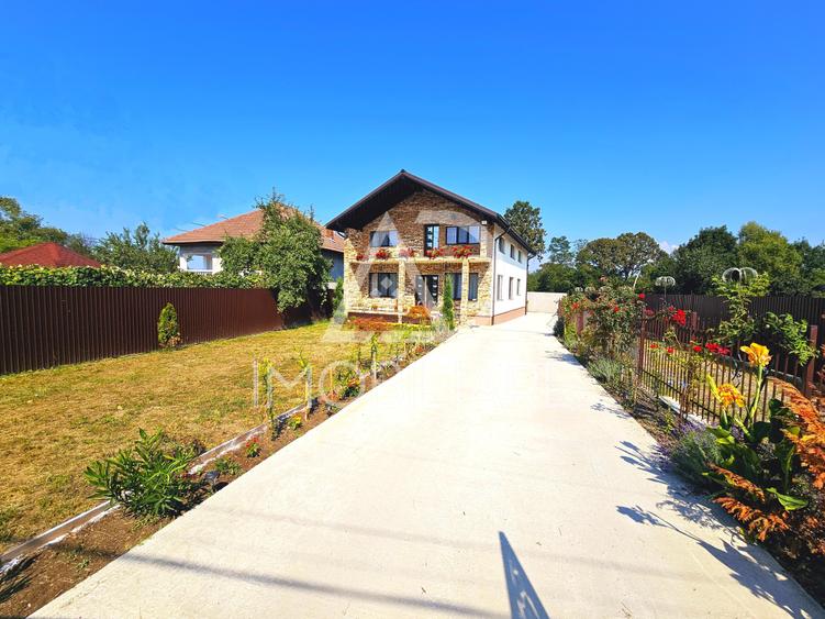 Casă individuală cu 6 camere cu Teren 600 Mp în 9 Mai