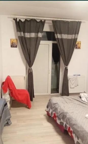 Apartament cu 3 camere semidecomandat, mobilat în Pache Protopopescu
