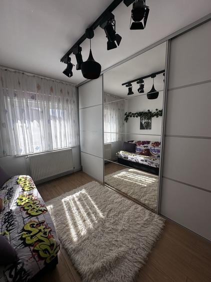 Apartament cu 4 camere decomandat în Central