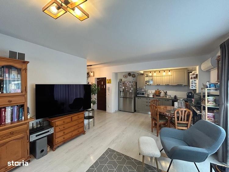 Apartament cu 3 camere decomandat în Piața Cluj