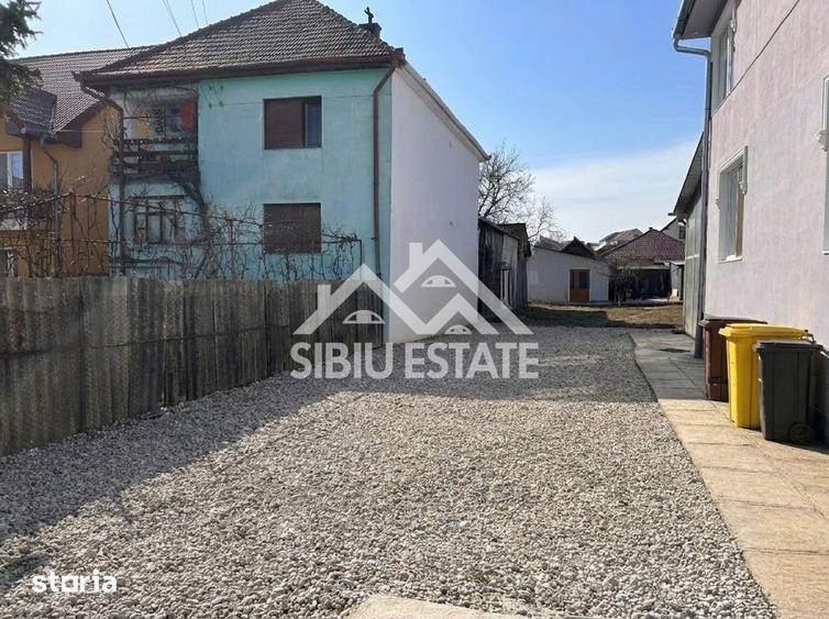 Casă cu 8 camere cu Teren 950 Mp în Calea Poplăcii