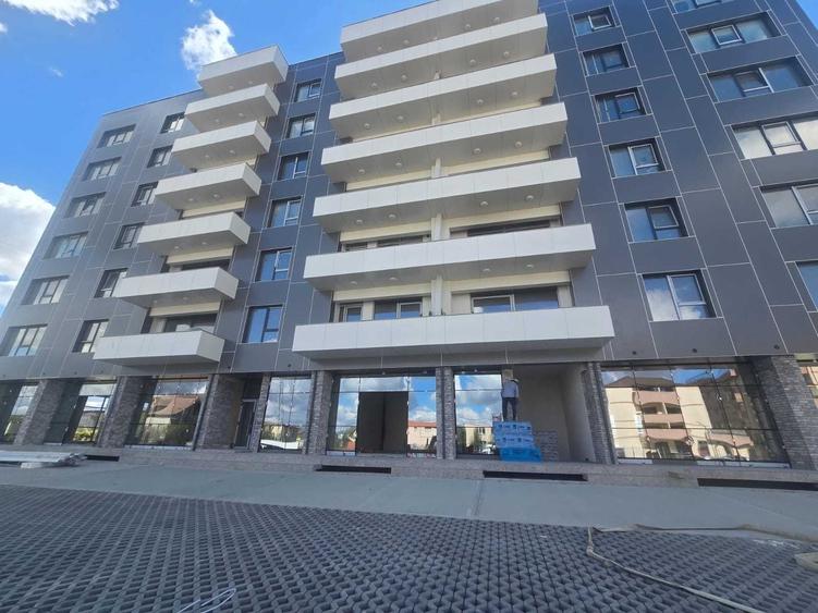 Apartament cu 3 camere decomandat în Exterior Vest