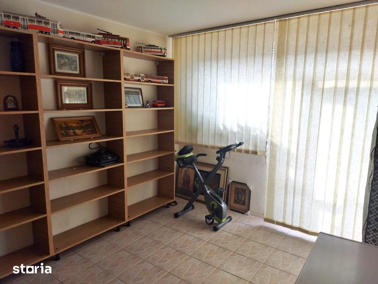 Apartament cu 4 camere semidecomandat în Țiglina 3
