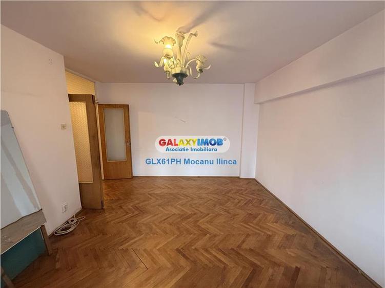 Apartament cu 3 camere decomandat în Republicii