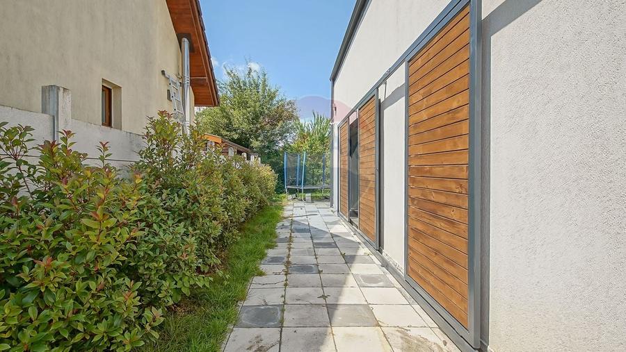 Casă individuală cu 4 camere cu Teren 387 Mp în Stupini