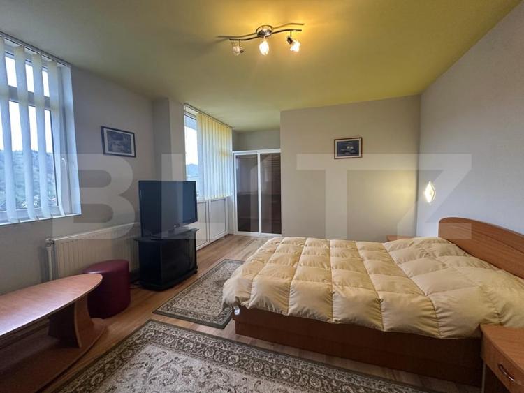 Casă individuală cu 7 camere cu Canalizare în Moieciu de Jos