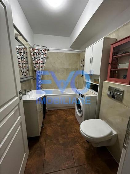 Apartament 3 camere, 70mp, 2 balcoane, lo de parcare, AC, V - 7