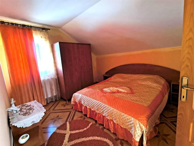 Casă cu 7 camere cu Teren 400 Mp în Lazu