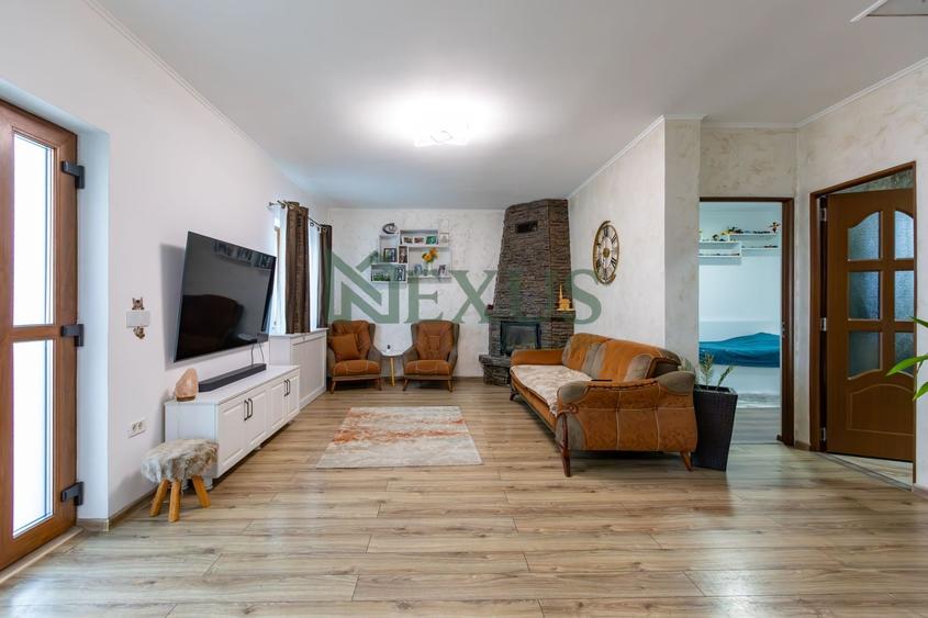 Casă individuală cu 3 camere cu Canalizare în Exterior Est