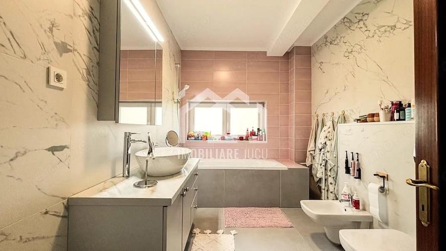 Casă cu 4 camere cu Teren 425 Mp în Câmpenești