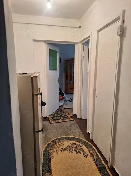 Apartament cu 3 camere semidecomandat în Gară