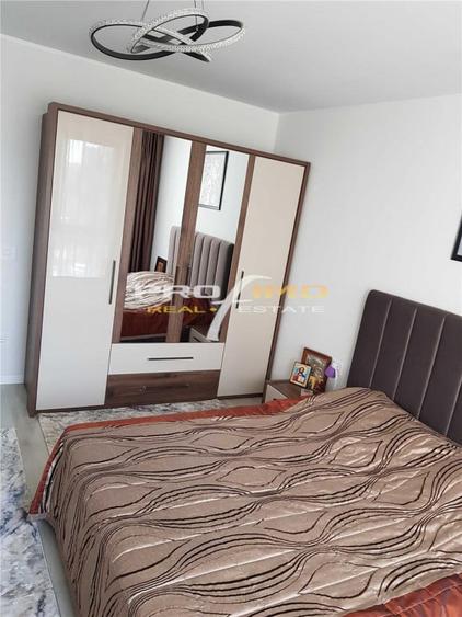 Apartament cu 3 camere decomandat în Carrefour