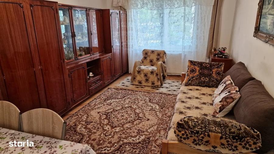 Apartament cu 3 camere decomandat în Tudor