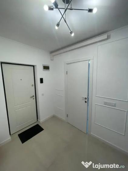 Apartament cu 2 camere semidecomandat, mobilat în Independenței