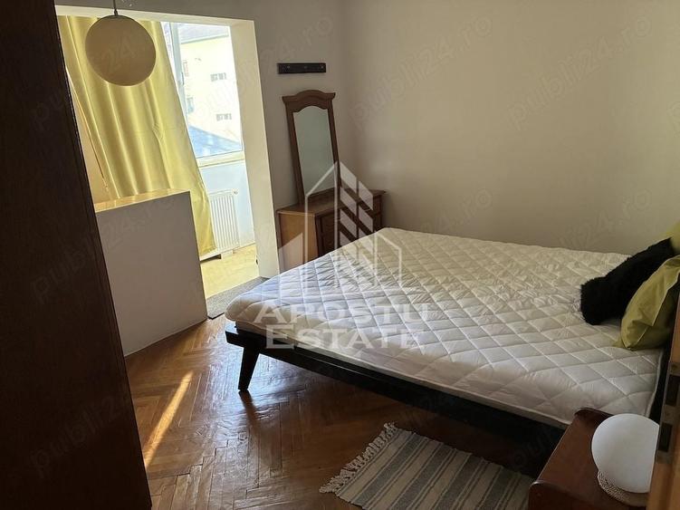 Apartament cu 3 camere decomandat, mobilat în Bucovina