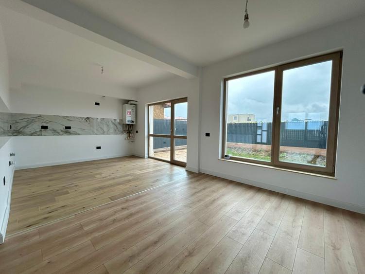 Casă individuală cu 4 camere cu Teren 172 Mp în Central