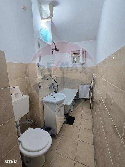 Apartament cu 2 camere semidecomandat în Craiovița Nouă
