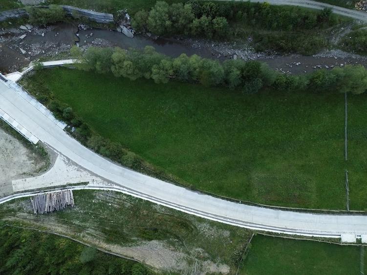 Teren de 3000 mp, în Brodina