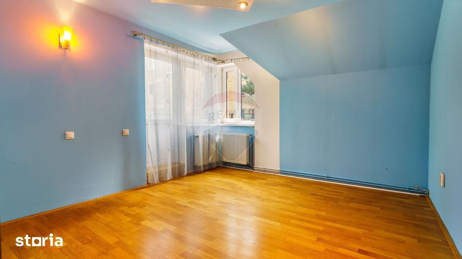 Casă cu 8 camere cu Teren 633 Mp în Gheorgheni