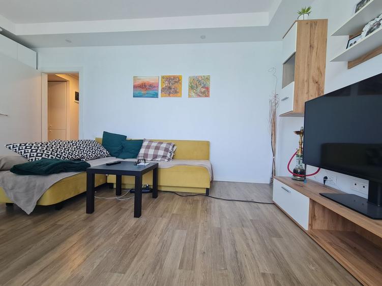Apartament cu 3 camere semidecomandat în Ștefăneștii de Jos