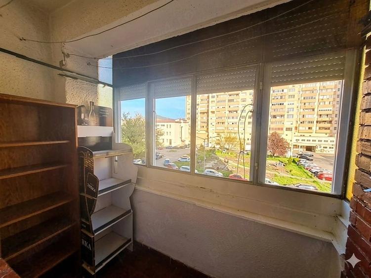 Garsonieră decomandată în Central