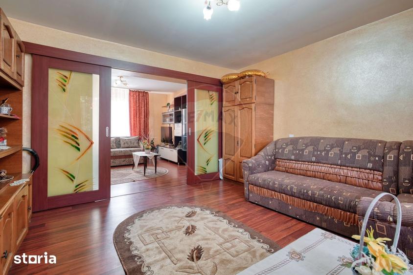 Casă cu 6 camere cu Teren 416.37 Mp în Bartolomeu