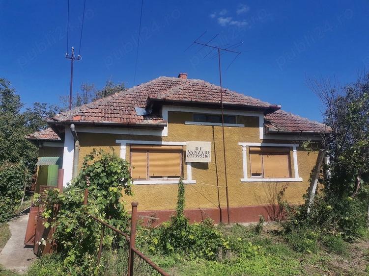 Casă cu Teren 2300 Mp în Doba