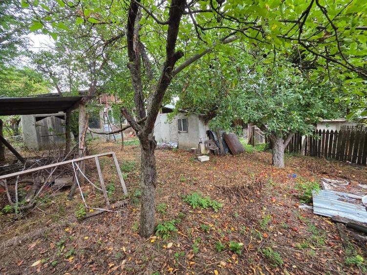 Casă individuală cu 3 camere cu Canalizare în Tăcuta