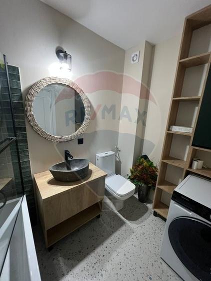 Apartament cu 3 camere semidecomandat, mobilat în Florești