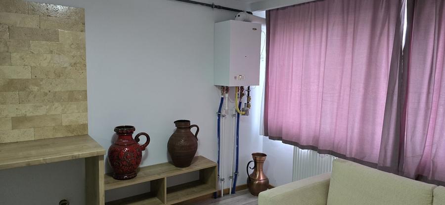 Garsonieră decomandată în Hurez