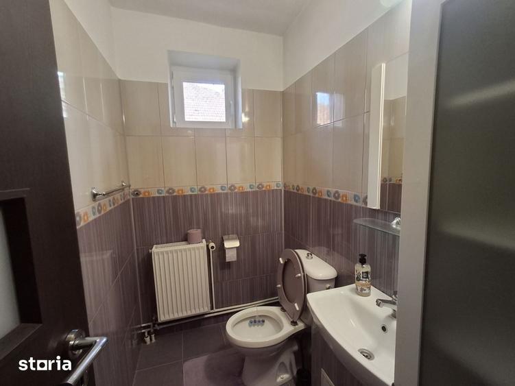 Apartament cu 3 camere decomandat, mobilat în Craiovița Nouă