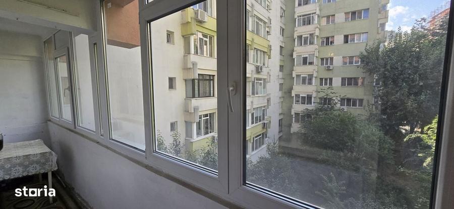 Apartament cu 3 camere decomandat în Colentina