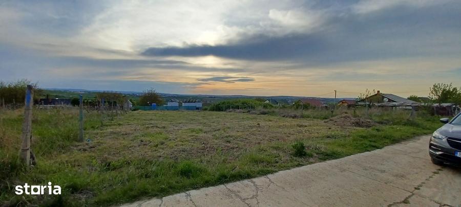 Teren de 974 mp, în Bucium