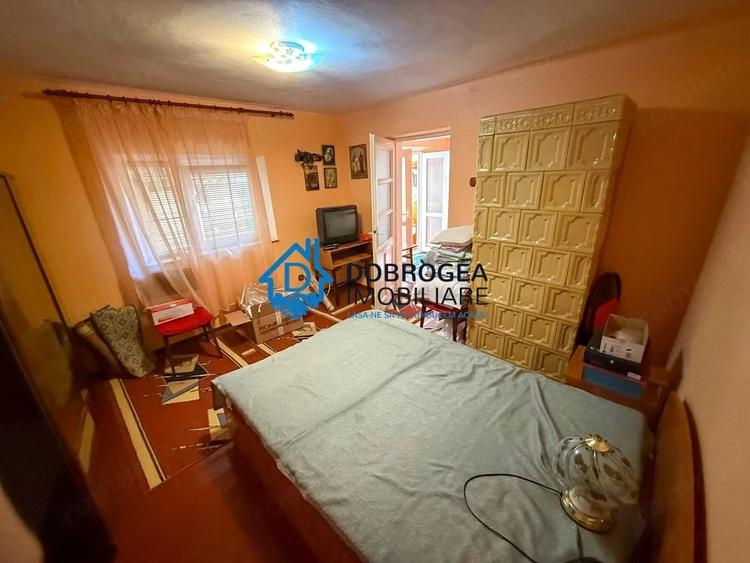 Casă cu 6 camere cu Teren 320 Mp în Păcii