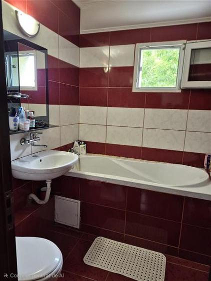 Apartament cu 3 camere semidecomandat în Colentina