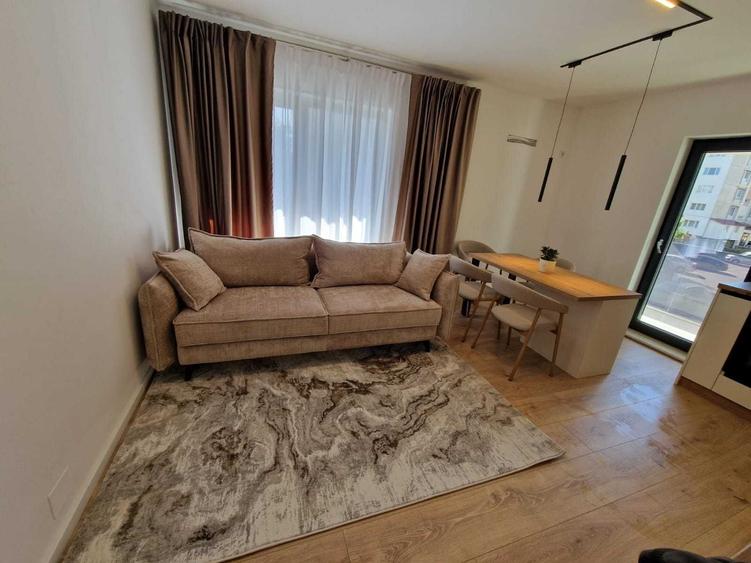 Apartament cu 3 camere decomandat în Între Lacuri