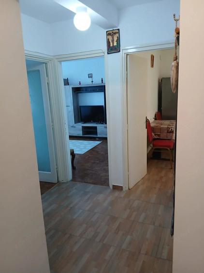 Garsonieră decomandată în Eroii Revoluției