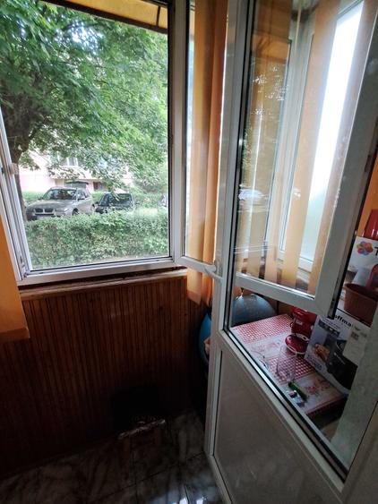 Apartament cu 2 camere semidecomandat în Aleea Carpați