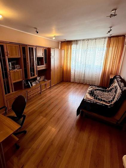 Apartament cu 4 camere decomandat, mobilat în Micro 20