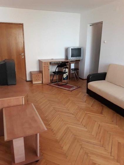 Apartament cu 4 camere semidecomandat în Politehnica