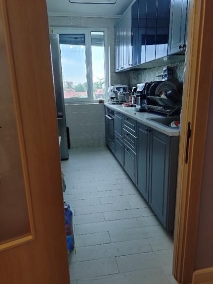 Apartament cu 3 camere decomandat în Titan