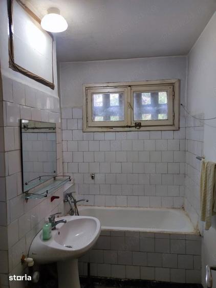 Apartament cu 4 camere decomandat, mobilat în Berceni