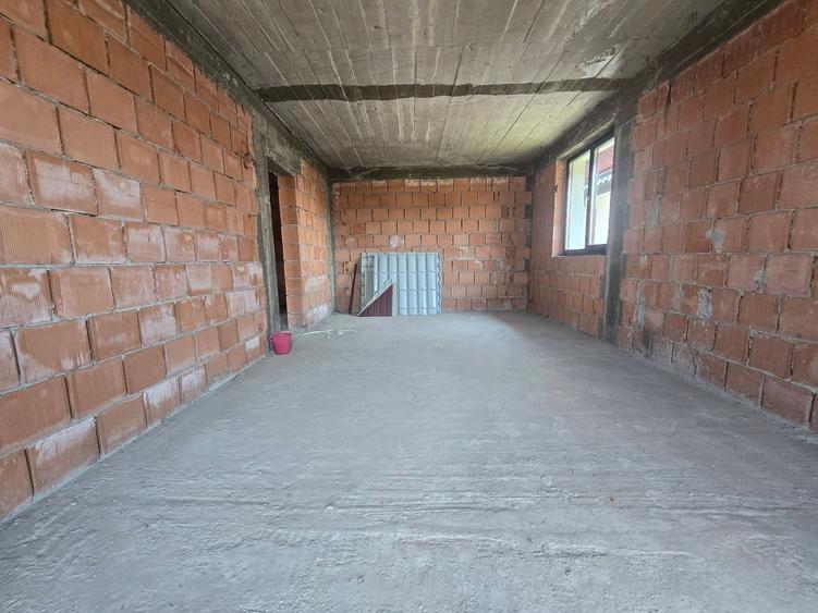 Casă cu 6 camere cu Canalizare în Dobroești